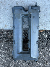 Cargar imagen en el visor de la galería, f 225 200 hp Yamaha CYLINDER HEAD COVER 1 strbd 69J-11191-00-1S four stroke 2002-10