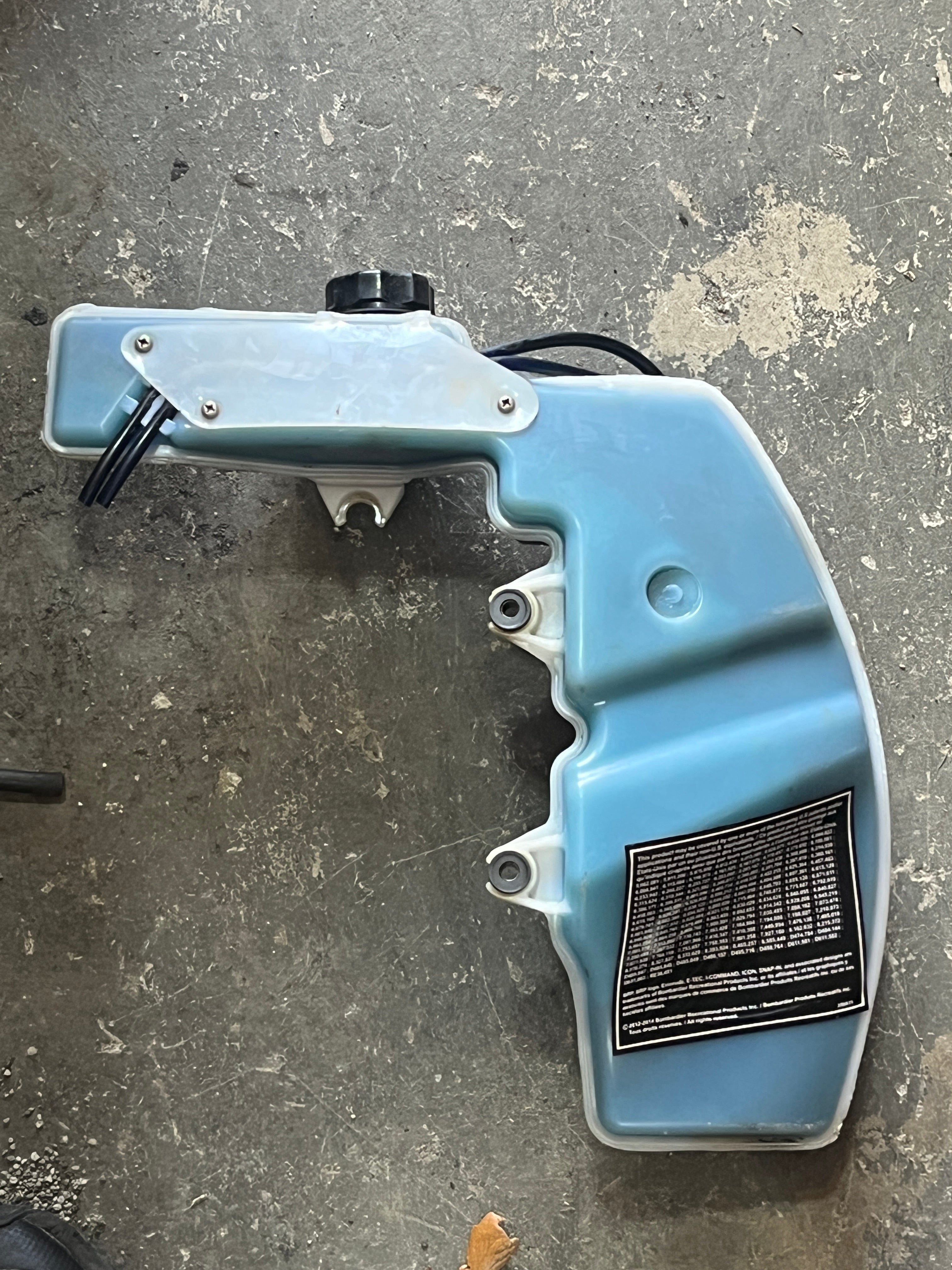40 hp Evinrude e-tec OIL TANK ASSY 5007951 CAP 5008406 PUMP & MANIFOLD ...