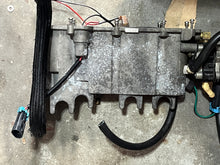 Cargar imagen en el visor de la galería, 115 hp Mercury Optimax VST BOWL CHAMBER 889324T03 WIRE 889325A02 FUEL PUMP 14360T74 SENSOR 889330 two stroke DFI compatible 75 - 250 hp