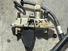 Lade das Bild in den Galerie-Viewer, f 225 200 hp Yamaha vst FLOAT CHAMBER COVER 69J-14182-10-00 four stroke 2005-2010