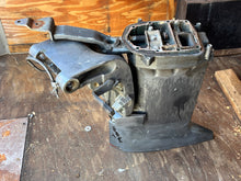 Lade das Bild in den Galerie-Viewer, 40 50 hp Yamaha 20” LONG MIDSECTION UPPER CASING 6H4-45111-10-4D SWIVEL 697-43311-03-4D STEERING ARM 6H4-42510-02-4D EXHAUST 6H4-41137-00-94 Two Stroke 1994 ProV