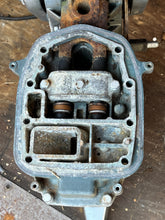 Lade das Bild in den Galerie-Viewer, 40 50 hp Yamaha 20” manual tilt MIDSECTION UPPER CASING 6H4-45111-10-4D SWIVEL 697-43311-03-4D STEERING ARM 6H4-42510-02-4D EXHAUST 6H4-41137-00-94 stern CLAMPS 697-43112-03-4D 697-43111-04-4D Two Stroke 2 cylinder 1994