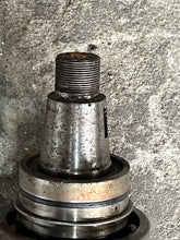 Load image into Gallery viewer, 250 hp Yamaha HPDI CRANKSHAFT 6D0-11411-00-00 two stroke 2004-2009 compatible 200 225 300 hp