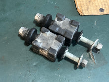 Load image into Gallery viewer, BF 50 40 hp Honda 50155-ZV5-000 extension case engine motor mounts 1997-2007+ FOUR STROKE