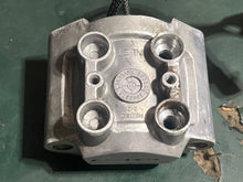 Cargar imagen en el visor de la galería, 90 hp Evinrude E-tec fuel injector strbd 5008826 & 5007147 2008-2012 two stroke 5008475 353518 353253 352875