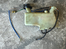 Load image into Gallery viewer, 50 hp Yamaha OIL TANK 63D-21707-00-00 LEVEL GAUGE 63D-85720-00-00 CAP 6H4-21770-00-00 two stroke 2000-2009 some 40 hp compatibility