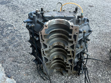 Lade das Bild in den Galerie-Viewer, 200 175 150 hp Yamaha CRANKCASE 64E-15100-00-94 two stroke 6 cylinder carbureted 1996-1998