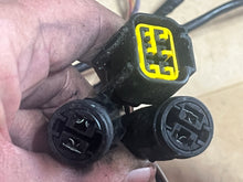 Load image into Gallery viewer, 250 225 200 150 HP Yamaha OX66 FUEL INJECTORS (6) 65L-13761-00-00 INJECTOR HARNESS 65L-8259N-20-00 two stroke 1997-2004