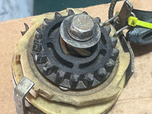 Cargar imagen en el visor de la galería, 9.9 15 hp Johnson Evinrude 0389951 REWIND STARTER ASSEMBLY recoil 389951 Two Stroke