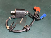 Cargar imagen en el visor de la galería, 150 - 200 hp OEM Yamaha hpdi ignition coil 68F-82310-11-00 f6t507 two stroke OEM 2001-2004 may work for 68F-82310-01-00 68F-82310-00-00