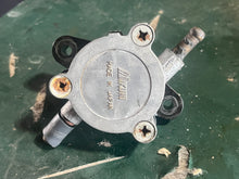 Load image into Gallery viewer, f 115 hp Yamaha FUEL PUMP 68V-24410-00-00 four stroke 2000-2011 some 75 80 90 100 hp compatibility