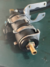 Lade das Bild in den Galerie-Viewer, 135 150 175 200 225 hp Mercury 2.5L Optimax 8558432 PUMP ASSEMBLY 8M0047624 two stroke OEM TESTED