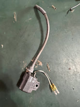 Cargar imagen en el visor de la galería, DT 150 200 hp Suzuki ig-39 IGNITION COIL 9” cord NO BOOT two stroke