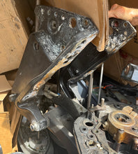 Load image into Gallery viewer, 150 HP Mercury Verado 895305T01 DRIVESHFT HOUSING 896689A01 ADAPTER PLATE 135 hp - 200 hp