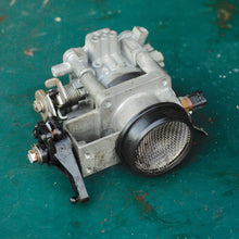 Load image into Gallery viewer, DF 60 70 HP Suzuki 13300-99E01 THROTTLE BODY 1998-2009 throttle lever & rod Four Stroke 1999