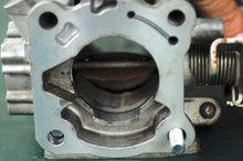 Load image into Gallery viewer, DF 60 70 HP Suzuki 13300-99E01 THROTTLE BODY 1998-2009 throttle lever & rod Four Stroke 1999