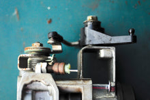 Load image into Gallery viewer, DF 60 70 HP Suzuki 13300-99E01 THROTTLE BODY 1998-2009 throttle lever & rod Four Stroke 1999