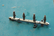 Cargar imagen en el visor de la galería, DF 60 70 HP Suzuki FUEL INJECTOR 15710-66D00 with DELIVERY PIPE Four Stroke 2001-2009