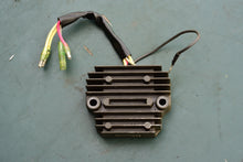 Cargar imagen en el visor de la galería, f 40 HP Yamaha 65W-81960-10-00 voltage regulator rectifier 1998-2003 Four Stroke 20 25 30 40 hp