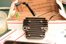 Cargar imagen en el visor de la galería, f 40 HP Yamaha 65W-81960-10-00 voltage regulator rectifier 1998-2003 Four Stroke 20 25 30 40 hp