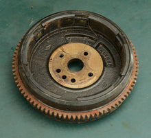 Load image into Gallery viewer, 150 175 hp Johnson Evinrude flywheel 513845 0513845 584350 60 degree motor, two stroke 1991-2006