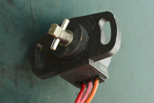 Cargar imagen en el visor de la galería, 150 - 250 hp Yamaha Throttle Sensor TPS 6R5-85885-01-00 6X2-85885-10-00 TWO STROKE