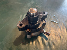 Lade das Bild in den Galerie-Viewer, sold local feb2026——F 115 100 90 80 hp Yamaha four stroke fuel pump