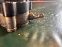 Lade das Bild in den Galerie-Viewer, sold local feb2026——F 115 100 90 80 hp Yamaha four stroke fuel pump