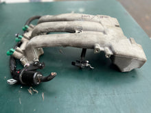 Lade das Bild in den Galerie-Viewer, DF 40 50 hp Suzuki 15710-87J00 FUEL INJECTORS, 13111-87J03 MANIFOLD, INTAKE DF40 serial 681314~up 1999-2009 four stroke Johnson Evinrude 5036472 5031403