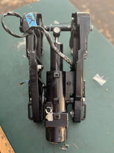 Cargar imagen en el visor de la galería, MFS 20 15 9.9 hp Tohatsu 3RSQ771510 POWER TRIM AND TILT motor ASSY 3Z0Q772120 CLAMP BRACKET (PTT-LEFT) 3Z0Q772112 CLAMP BRACKET (PTT-RIGHT) MFS20e