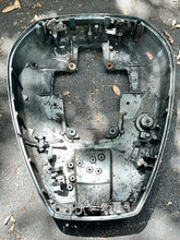 Cargar imagen en el visor de la galería, 1988 115 hp Yamaha 6E5-W4271-41-EK bottom cowl TWO STROKE nla