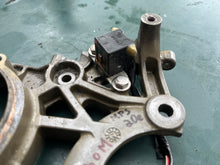 Cargar imagen en el visor de la galería, MFS 20 15 9.9 hp Tohatsu 3RS060080M COIL BRACKET 3RS060710M PULSER COIL four stroke MFS20e