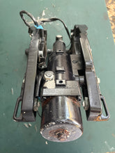 Cargar imagen en el visor de la galería, MFS 20 15 9.9 hp Tohatsu 3RSQ771510 POWER TRIM AND TILT motor ASSY 3Z0Q772120 CLAMP BRACKET (PTT-LEFT) 3Z0Q772112 CLAMP BRACKET (PTT-RIGHT) MFS20e
