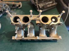 Lade das Bild in den Galerie-Viewer, f 115 Yamaha 68V-13641-00-94 MANIFOLD 1 four stroke 115 hp intake