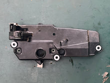 Cargar imagen en el visor de la galería, f 60 Yamaha 6C5-81948-00-00 BRACKET electrical relay 50 60 hp 2009 - 2022
