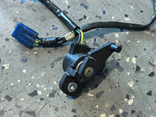 Cargar imagen en el visor de la galería, BF 135 150 Honda TRIM ANGLE SENSOR 35660-ZY6-013 trim sender Four Stroke 2004-up - some compatibility with 115 hp