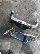 Load image into Gallery viewer, f 115 hp Yamaha 20” midsection 68V-45111-30-8D UPPER CASING, 68V-43111-01-8D CLAMP BRACKETS 68V-43112-01-8D 64E-43311-20-8D SWIVEL BRACKET, 67F-41137-01-94 EXHAUST GUIDE four stroke 115tlra 115 HP