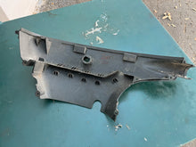 Lade das Bild in den Galerie-Viewer, DF 50 60 40 hp Suzuki 61811-88L30-0EP short SIDE STBD COVER 61821-88L30-0EP short COVER, SIDE PORT S 2015 df50avt 61821-87j 61810-87j 2014-2016