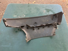 Lade das Bild in den Galerie-Viewer, DF 50 60 40 hp Suzuki 61811-88L30-0EP short SIDE STBD COVER 61821-88L30-0EP short COVER, SIDE PORT S 2015 df50avt 61821-87j 61810-87j 2014-2016