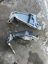 Load image into Gallery viewer, f 115 hp Yamaha 20” midsection 68V-45111-30-8D UPPER CASING, 68V-43111-01-8D CLAMP BRACKETS 68V-43112-01-8D 64E-43311-20-8D SWIVEL BRACKET, 67F-41137-01-94 EXHAUST GUIDE four stroke 115tlra 115 HP