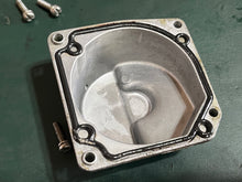 Cargar imagen en el visor de la galería, 25 30 hp Tohatsu Nissan 3P0032000 CARBURETOR, 356040001 FUEL PUMP 346022300 FUEL BILER, 346024111 AIR SILENCER two stroke 2003