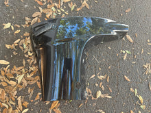 Load image into Gallery viewer, DF 140 115 hp Suzuki 61811-90j00 61821-90j00 side covers bottom cowl