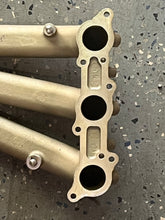 Cargar imagen en el visor de la galería, MFS 50 40 hp Tohatsu 3KY020910 INTAKE MANIFOLD & 3KY101000 THROTTLE BODY, t/ map sensor 3KY102140, 3KY024090 SILENCER