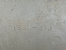 Lade das Bild in den Galerie-Viewer, DF 50 60 40 hp Suzuki 61811-88L30-0EP short SIDE STBD COVER 61821-88L30-0EP short COVER, SIDE PORT S 2015 df50avt 61821-87j 61810-87j 2014-2016