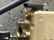 Cargar imagen en el visor de la galería, MFS 50 40 hp Tohatsu 3KY020910 INTAKE MANIFOLD & 3KY101000 THROTTLE BODY, t/ map sensor 3KY102140, 3KY024090 SILENCER