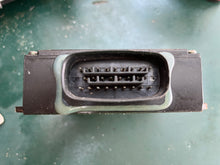 Load image into Gallery viewer, 150 175 200 hp Yamaha HPDI 68F-8591B-00-00 INJECTOR DRIVER ASSY two stroke 2000-2003 hp
