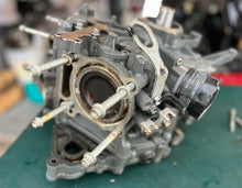 Load image into Gallery viewer, DF 25 Suzuki 11300-95850 CYLINDER BLOCK SET Twin V, 11110-95J00 HEAD, CYLINDER STBD - 11120-95J00 HEAD, CYLINDER PORT