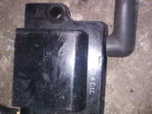 Load image into Gallery viewer, used 25 hp, 30 hp johnson Evinrude E Tec  ignition coil w good spark plug wire 0586980, 586980 and 587275 0587275