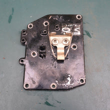 Lade das Bild in den Galerie-Viewer, 7.5, 9.8 hp mercury 110, exhaust manifold cover, part# 89012