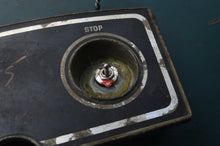 Lade das Bild in den Galerie-Viewer, 9.5 15 hp Johnson Evirude lower cowl face plate 1960s, kill switch OMC